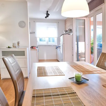Apartment Liznjan Ližnjan